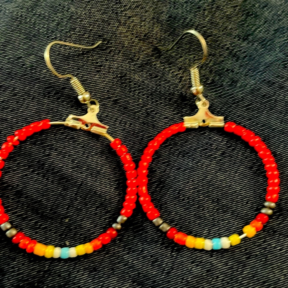 NWT HANDMADE BEADED NATIVE AMERICAN INSPIRED RED MULTICOLOR HOOP EARRINGS